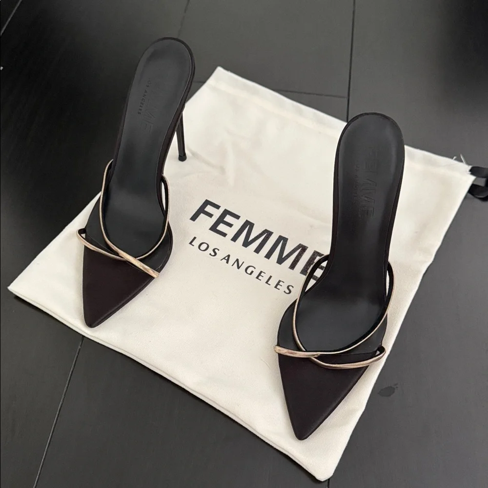 FEMME LA The Russo Slipper in Black/Gold - Picture 4 of 12